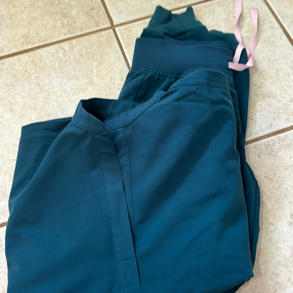 Figs Zamora joggers and Rafaela top